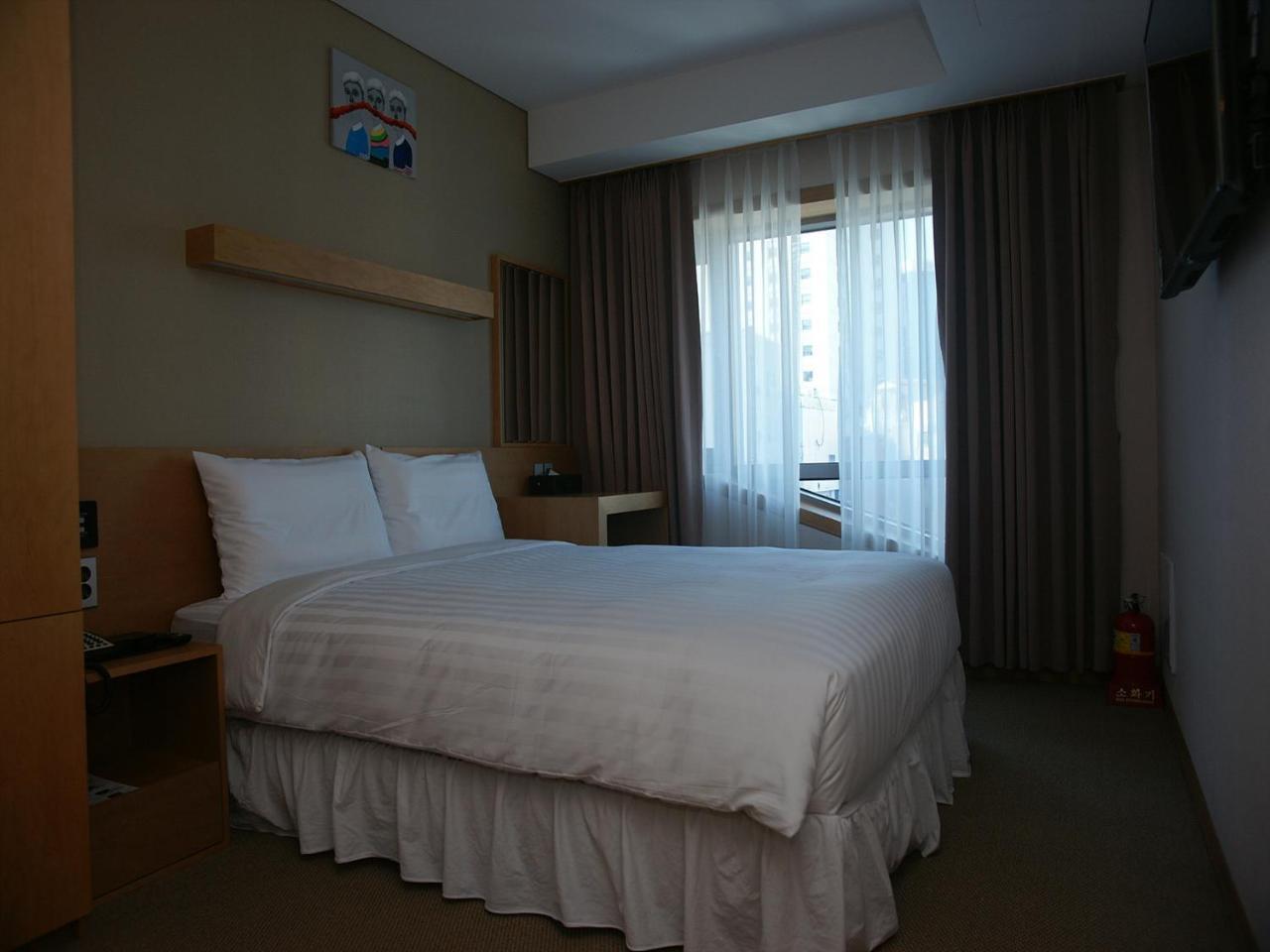 Floral Hotel Namsan City Seoul Myeongdong Room photo