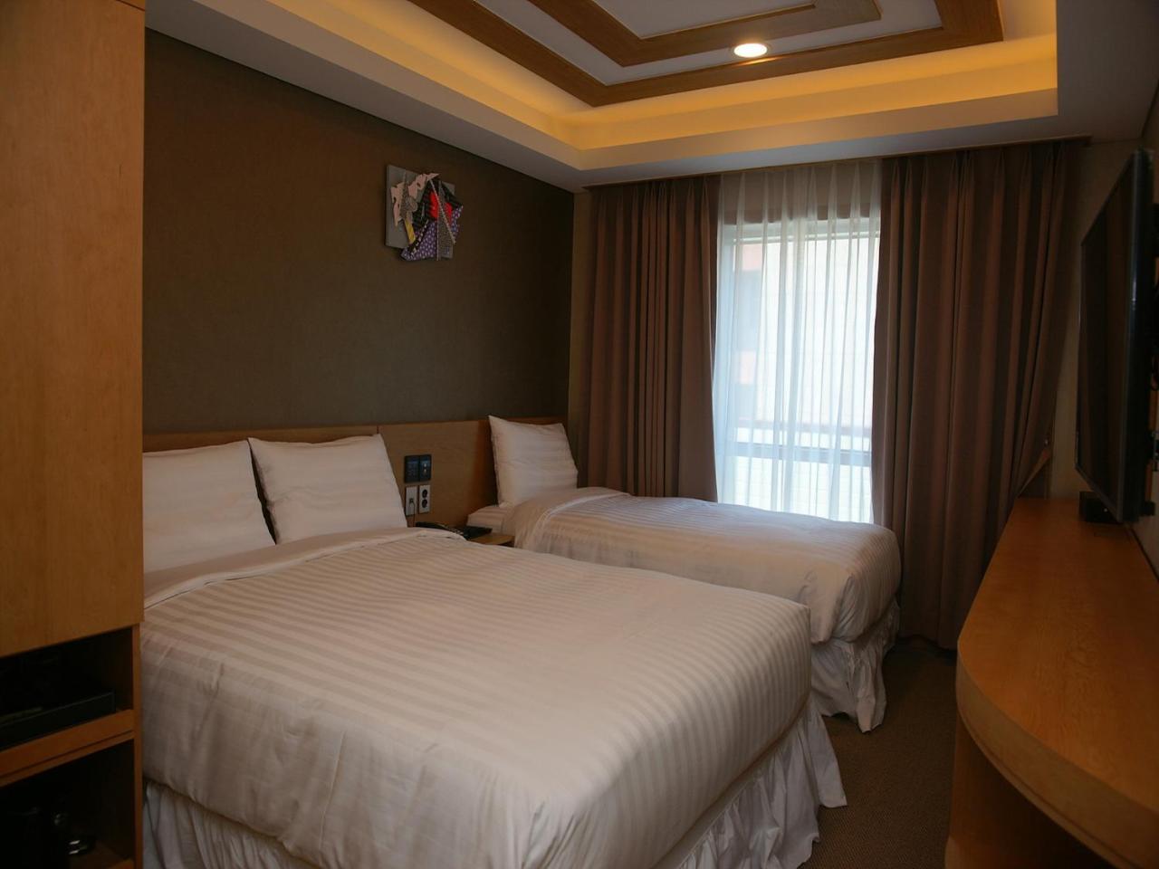 Floral Hotel Namsan City Seoul Myeongdong Room photo